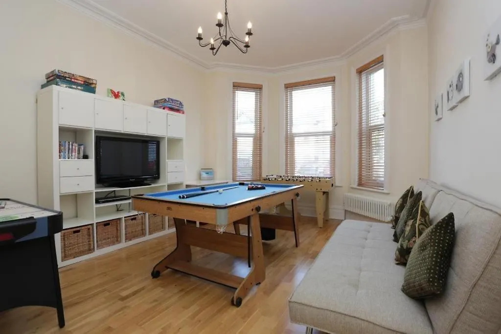 Дом отдыха Bournecoast: Large Home Near Beach / Shops -Hb8380 Пул