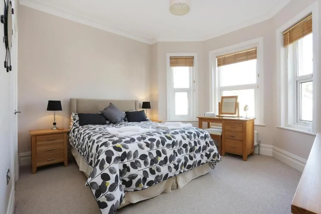 Bournecoast: Large Home Near Beach / Shops -Hb8380 Пул 0*,  Великобритания