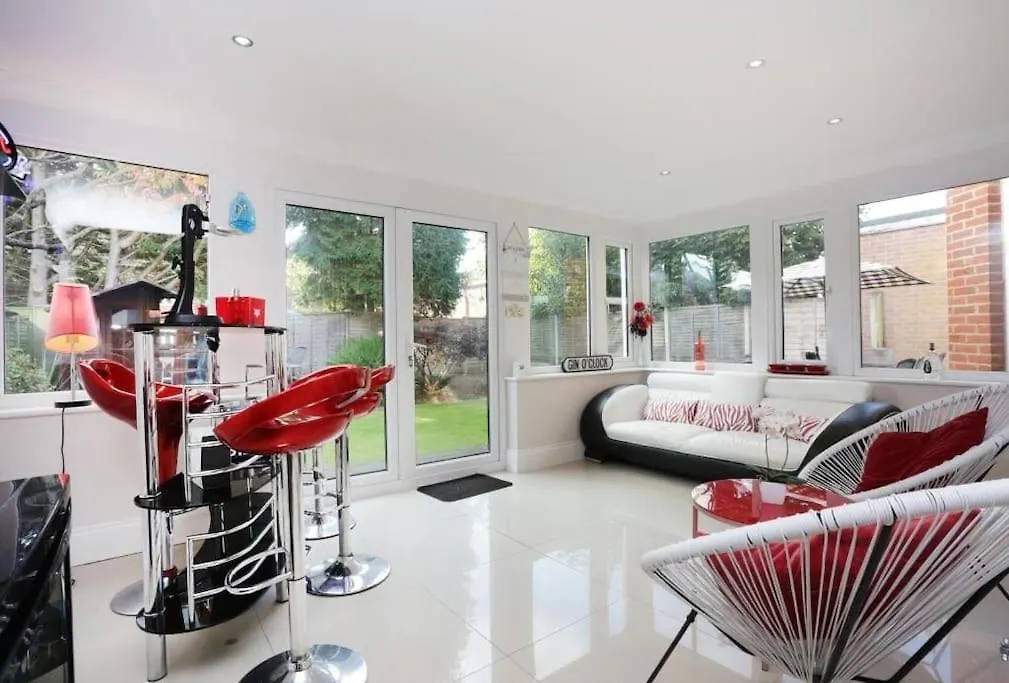 Bournecoast: Large Home Near Beach / Shops -Hb8380 Пул Дом отдыха