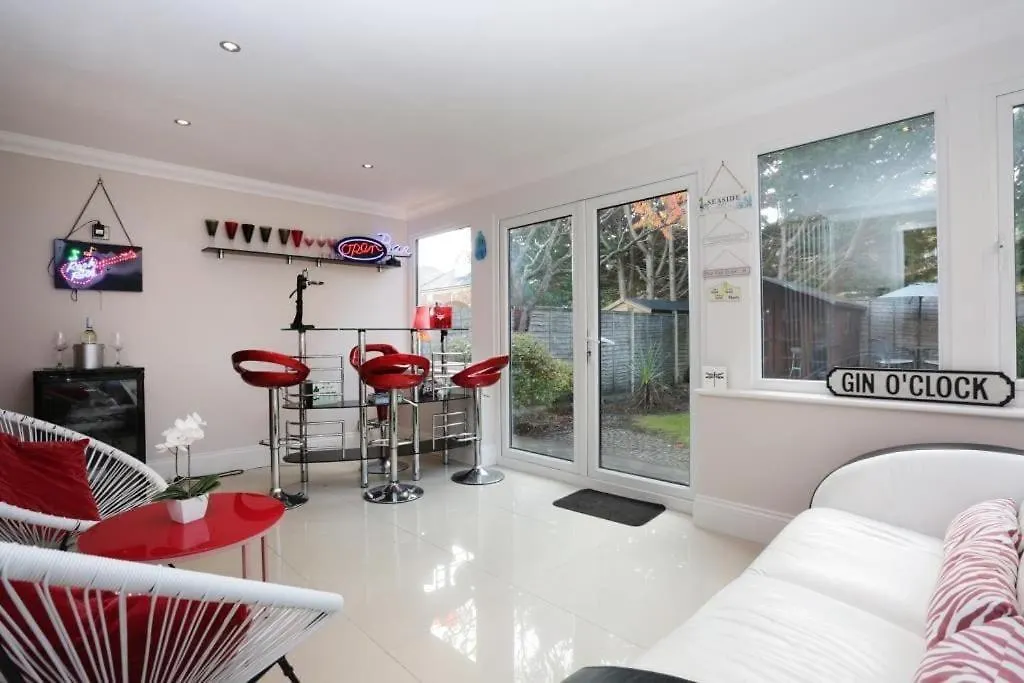 Bournecoast: Large Home Near Beach / Shops -Hb8380 Poole 0*,