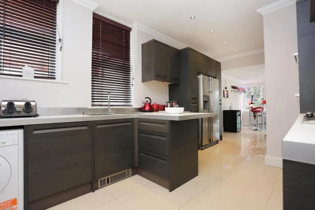 Bournecoast: Large Home Near Beach / Shops -Hb8380 Poole United Kingdom