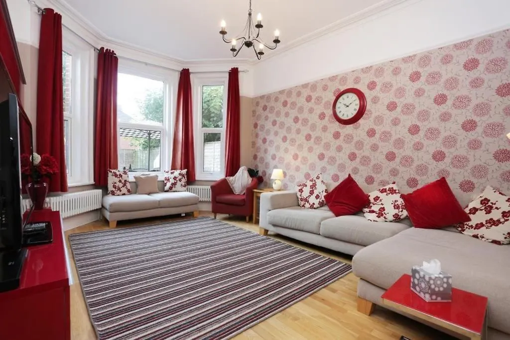 Bournecoast: Large Home Near Beach / Shops -Hb8380 Poole United Kingdom