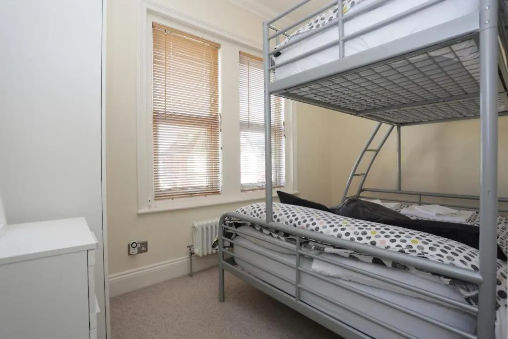 Holiday home Bournecoast: Large Home Near Beach / Shops -Hb8380 Poole United Kingdom