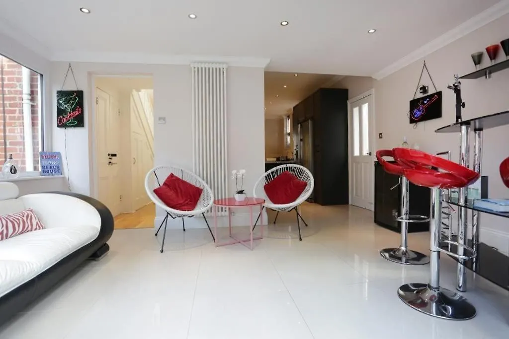 Bournecoast: Large Home Near Beach / Shops -Hb8380 Poole
