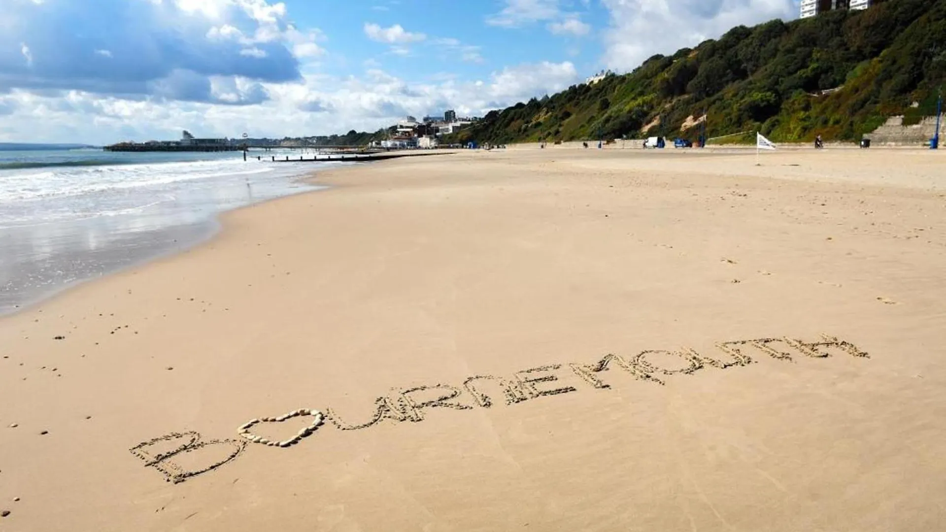 Holiday home Bournecoast: Large Home Near Beach / Shops -Hb8380 Poole United Kingdom